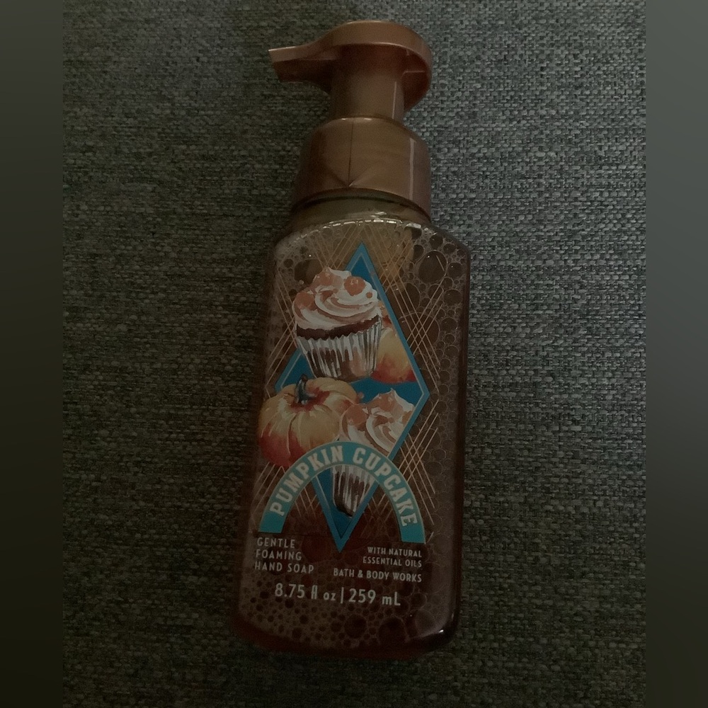 Bath & Body Works Pumpkin Cupcake Foaming Hand Soap New